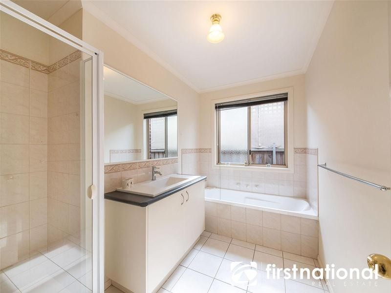 17 Glenora Way, Hampton Park VIC 3976