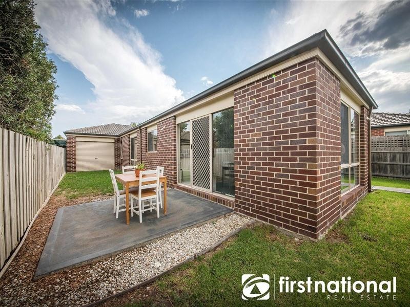 17 Glenora Way, Hampton Park VIC 3976
