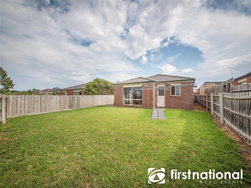17 Glenora Way, Hampton Park VIC 3976