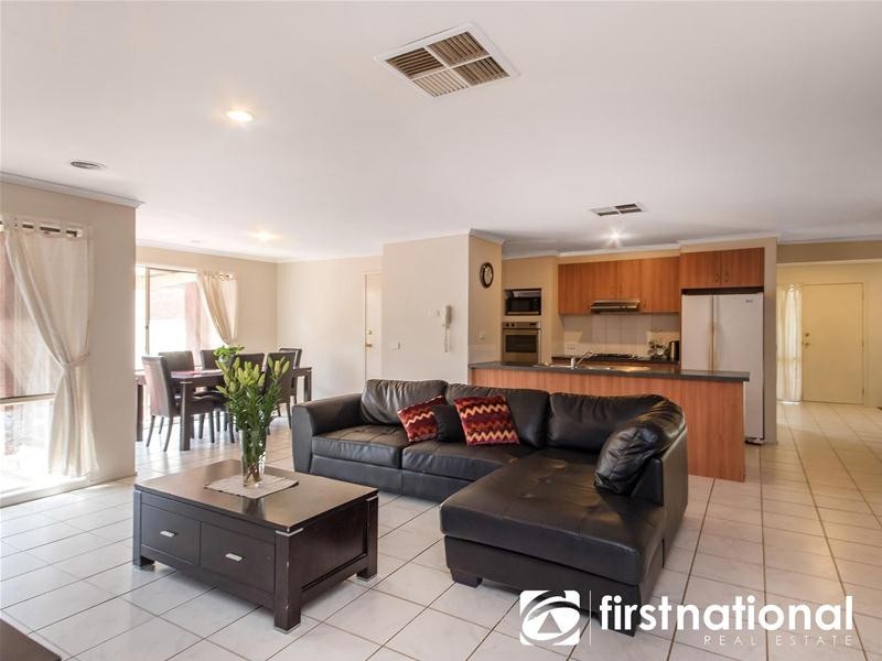 15 Blandford Crescent, Narre Warren South VIC 3805