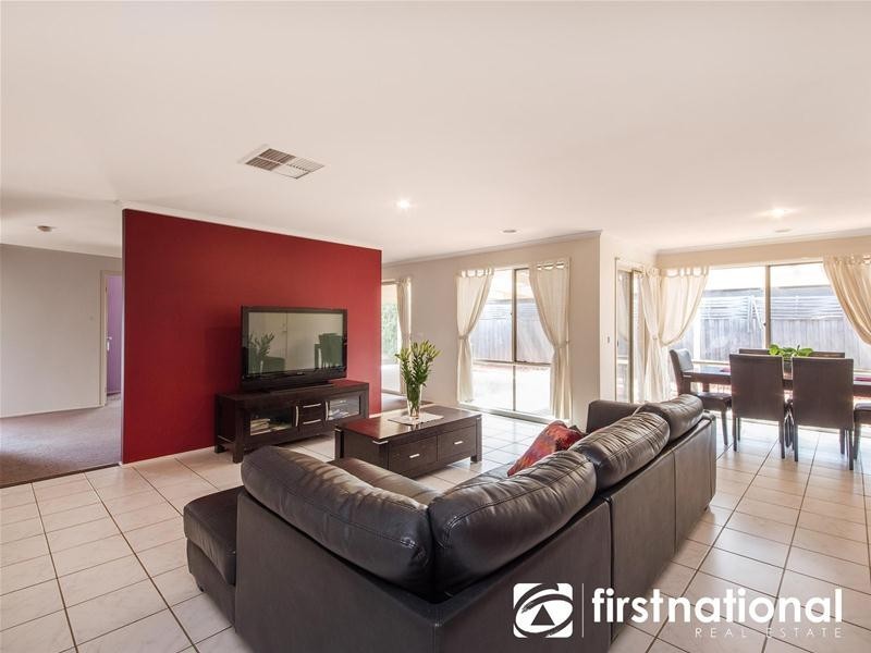 15 Blandford Crescent, Narre Warren South VIC 3805