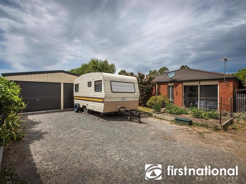 15 Blandford Crescent, Narre Warren South VIC 3805