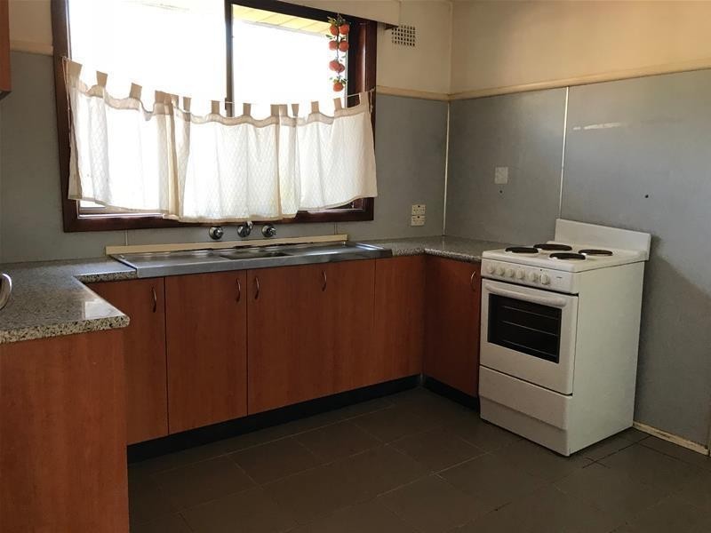 10 Bega Street, Pendle Hill NSW 2145