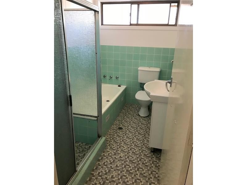 10 Bega Street, Pendle Hill NSW 2145