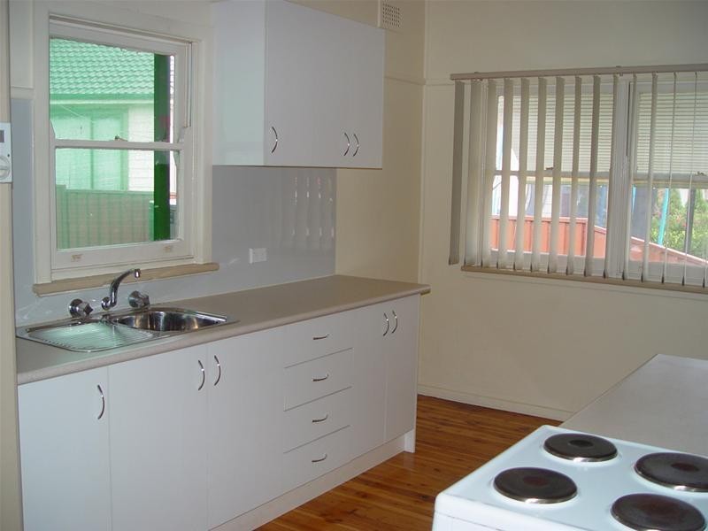 10 Highland Avenue, Toongabbie NSW 2146