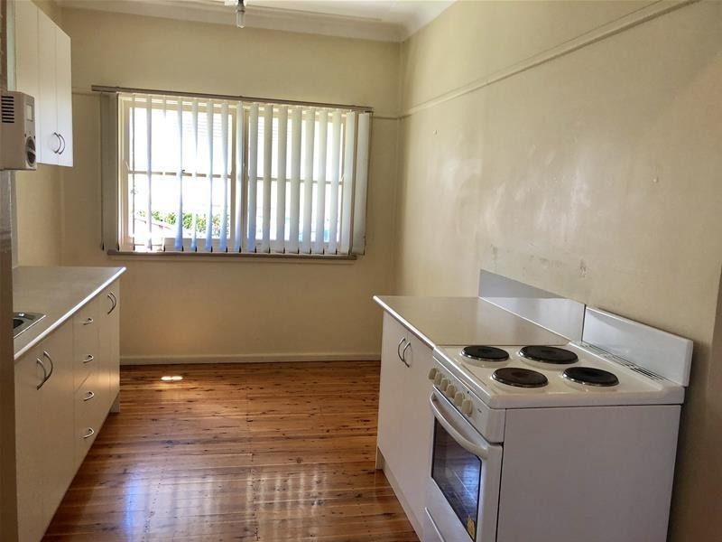 10 Highland Avenue, Toongabbie NSW 2146