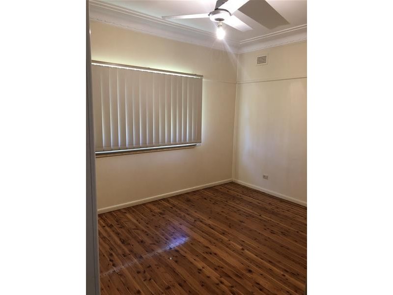 10 Highland Avenue, Toongabbie NSW 2146