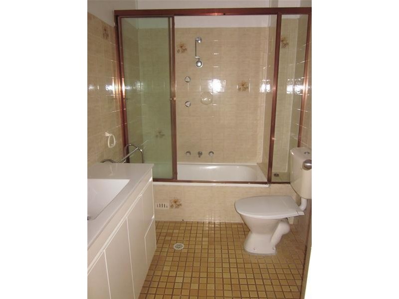 8/2-12 Frances Street, Northmead NSW 2152