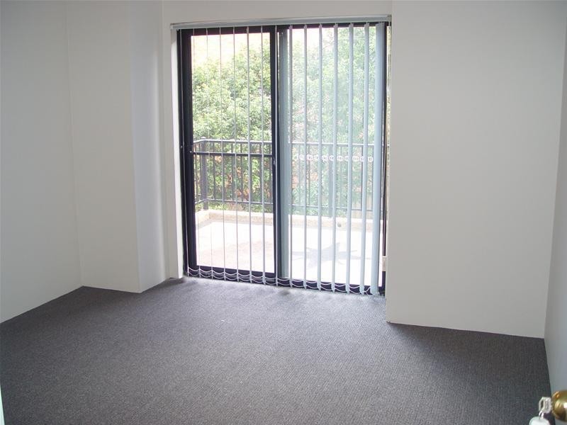 2/28 Harris  Street, Harris Park NSW 2150