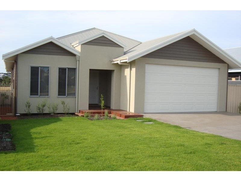 14 Charles Hine Avenue, Margaret River WA 6285