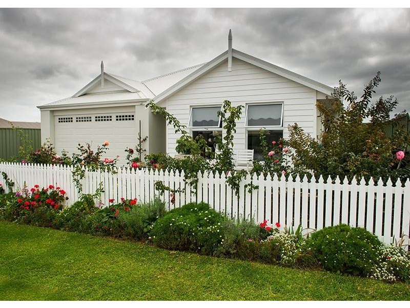 8 Tamarix Crescent, Margaret River WA 6285