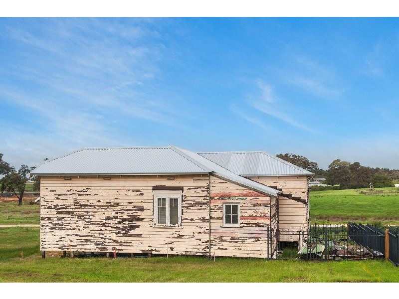 8 Charles Hine Avenue, Margaret River WA 6285