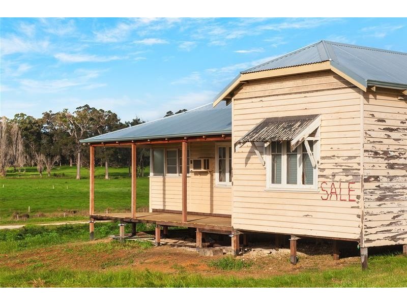 8 Charles Hine Avenue, Margaret River WA 6285