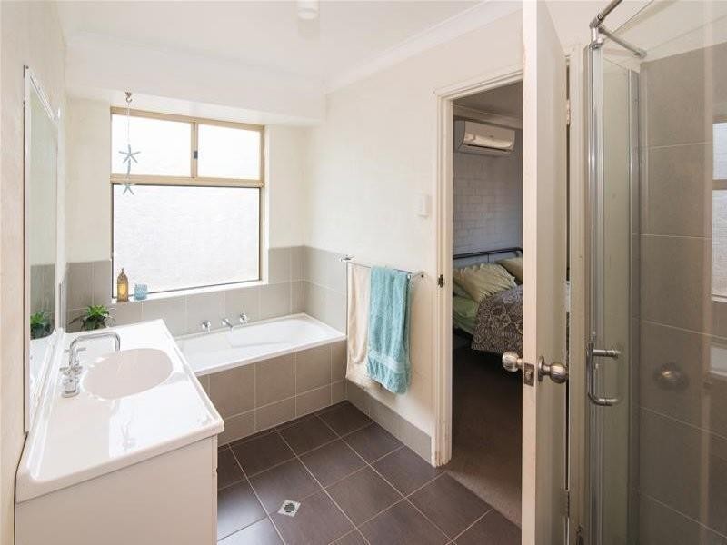 6A Lesalan Place, Margaret River WA 6285