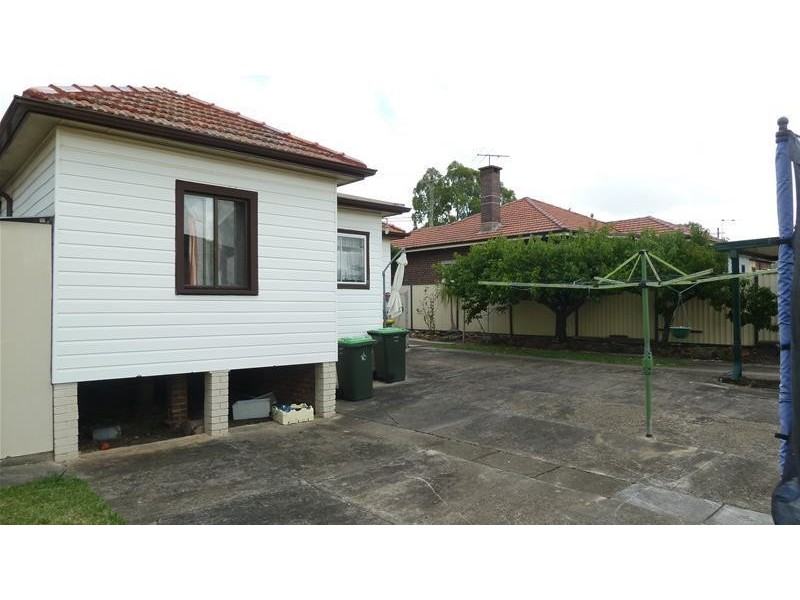 129 Acacia Avenue, Greenacre NSW 2190