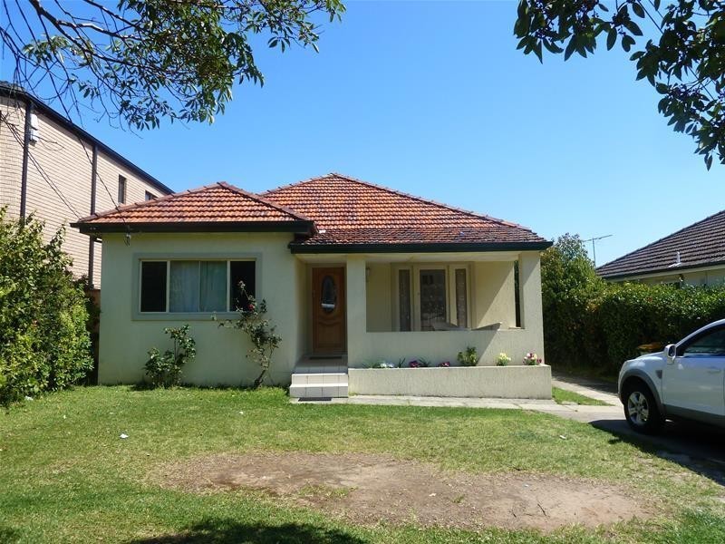 112 Hillcrest Avenue, Greenacre NSW 2190