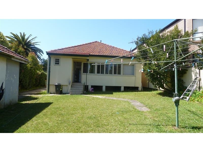 112 Hillcrest Avenue, Greenacre NSW 2190