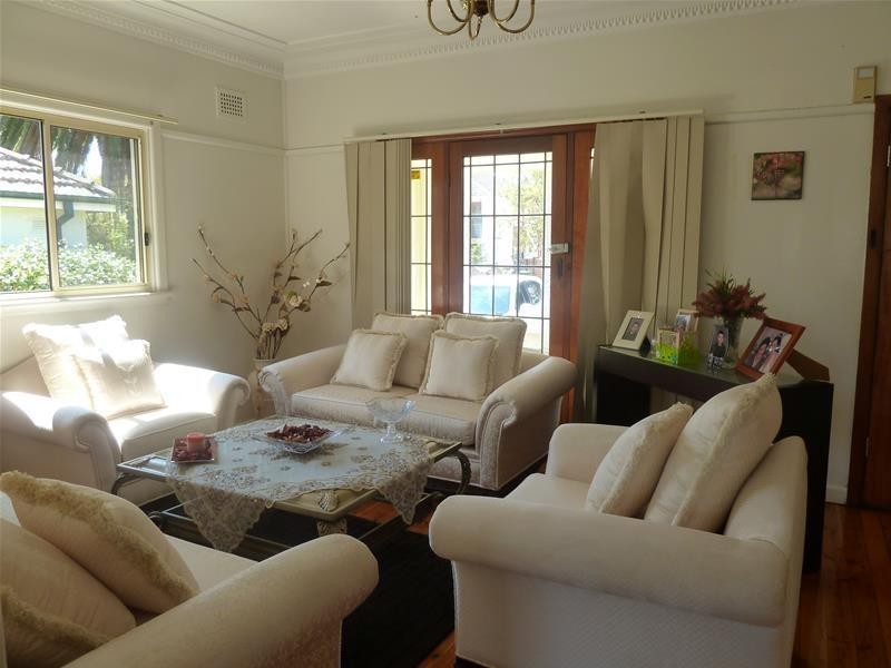 112 Hillcrest Avenue, Greenacre NSW 2190