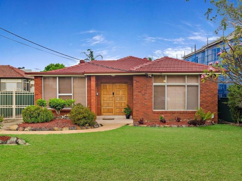 33 lauma Avenue, Greenacre NSW 2190