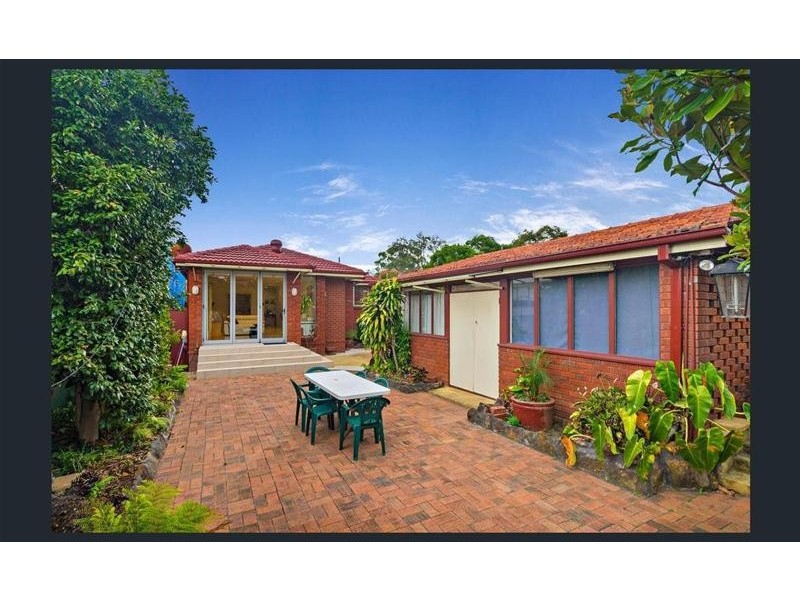 33 lauma Avenue, Greenacre NSW 2190