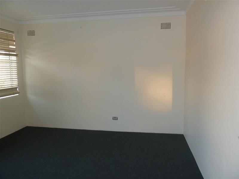 8/2 Denman Av, Wiley Park NSW 2195