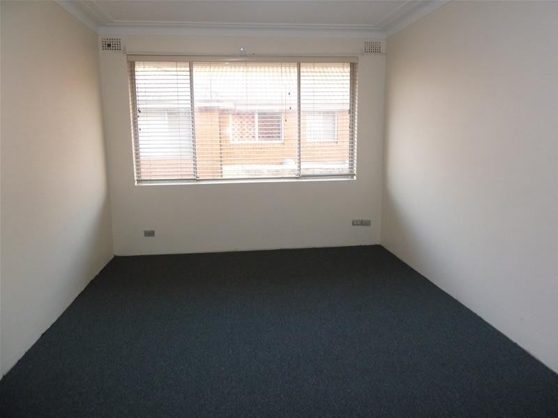 8/2 Denman Av, Wiley Park NSW 2195