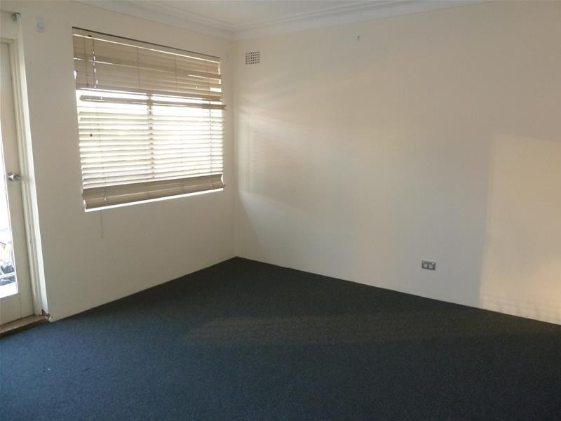 8/2 Denman Av, Wiley Park NSW 2195