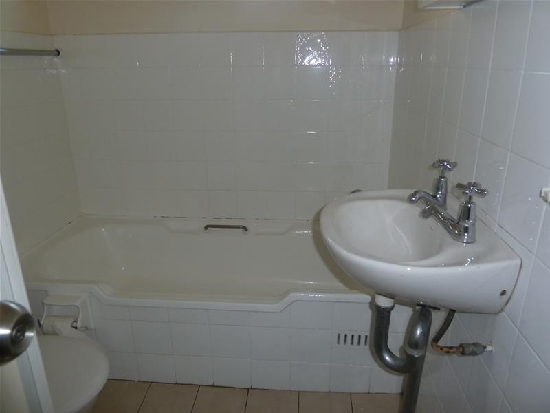 8/2 Denman Av, Wiley Park NSW 2195