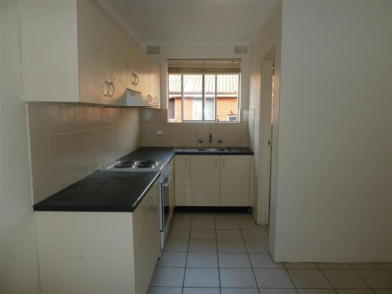 8/2 Denman Av, Wiley Park NSW 2195