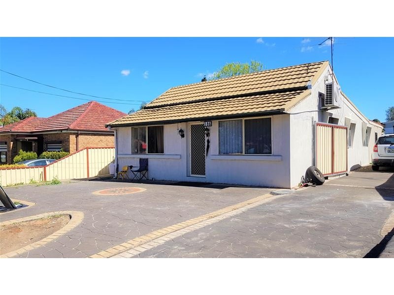 186 Roberts Road, Greenacre NSW 2190