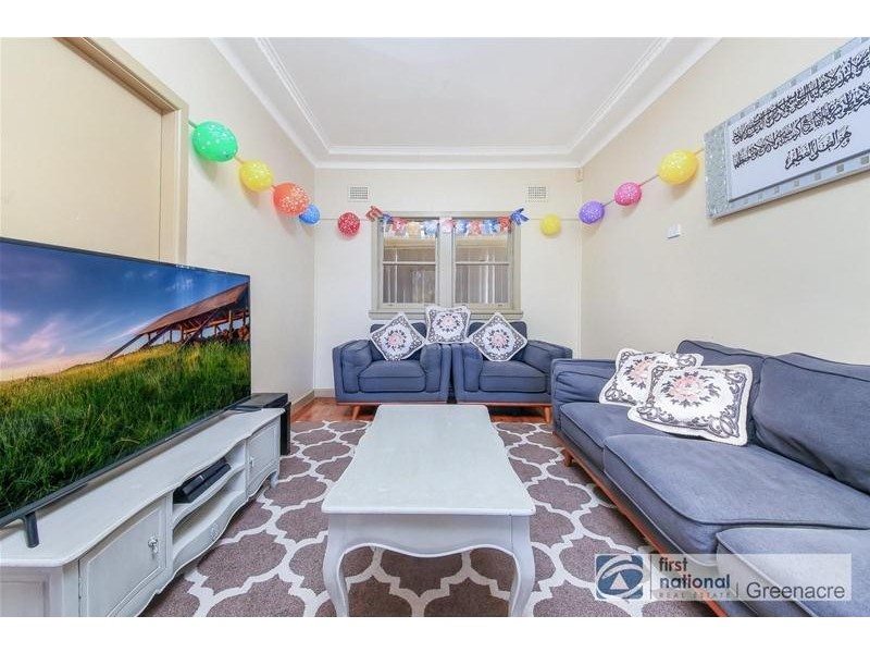 9 lima Street, Greenacre NSW 2190