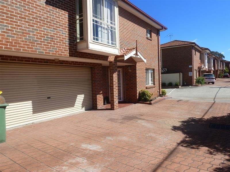 6/4 Roberts Road, Greenacre NSW 2190
