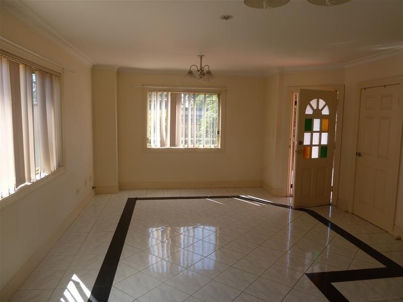 6/4 Roberts Road, Greenacre NSW 2190