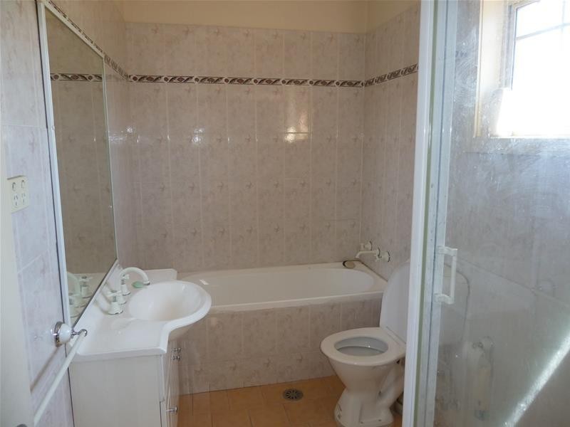 6/4 Roberts Road, Greenacre NSW 2190