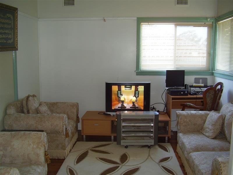 22 Greenacre Road, Greenacre NSW 2190