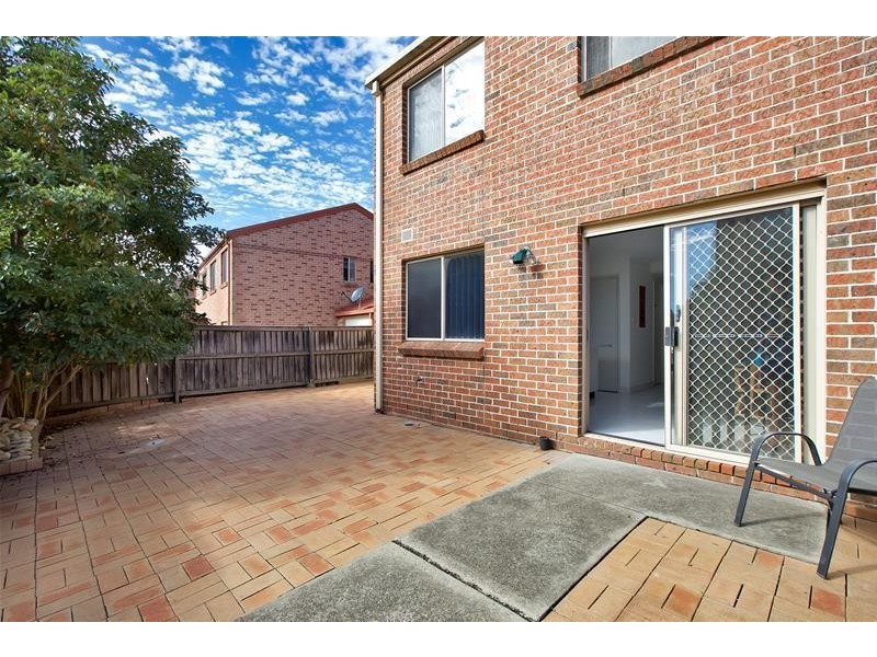 10 Sugarwood, Greenacre NSW 2190