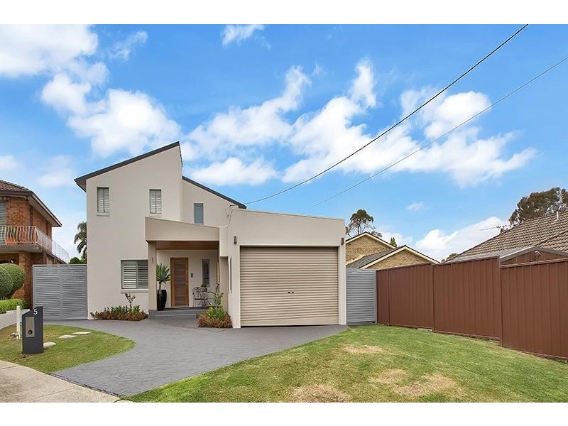 5 Belford Place, Greenacre NSW 2190