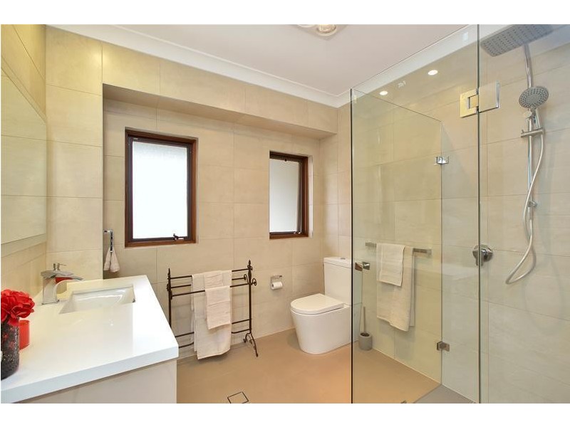 5 Belford Place, Greenacre NSW 2190