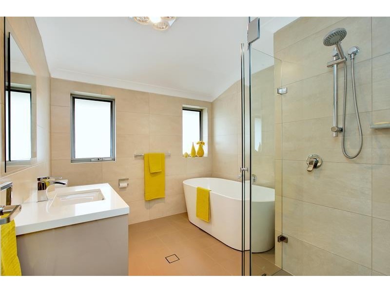 5 Belford Place, Greenacre NSW 2190