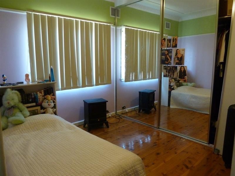 19 Daphne Avenue, Bankstown NSW 2200