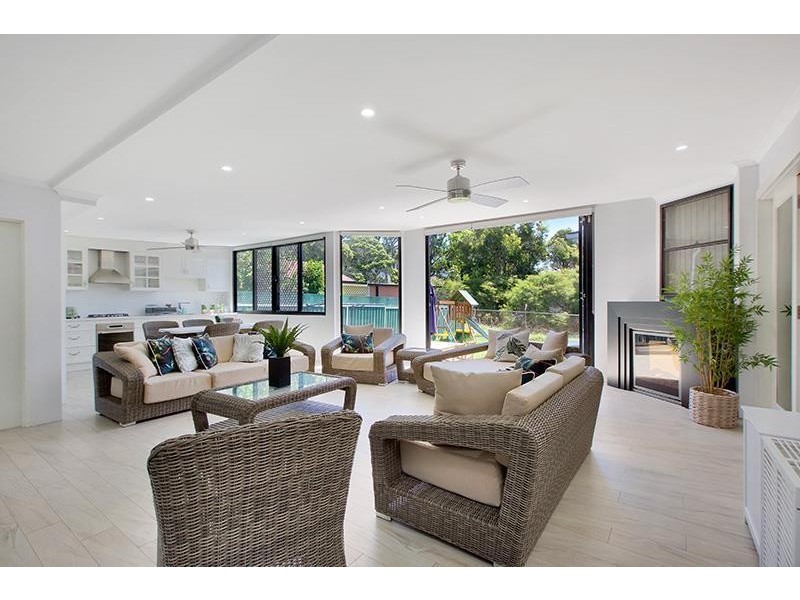 9 Sylvanus Street, Greenacre NSW 2190