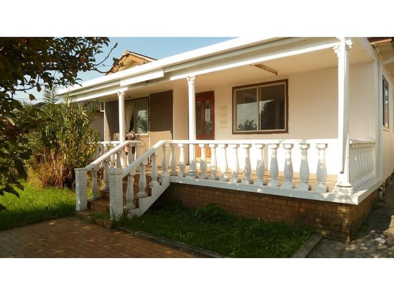 204 Juno Parade, Greenacre NSW 2190