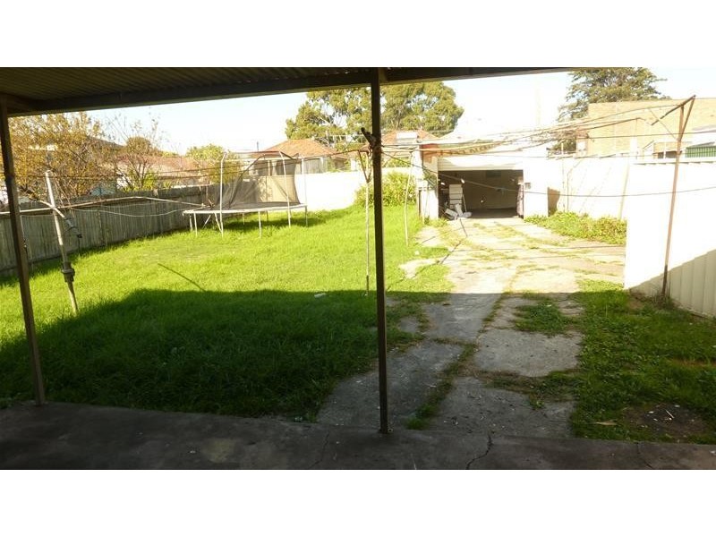 204 Juno Parade, Greenacre NSW 2190