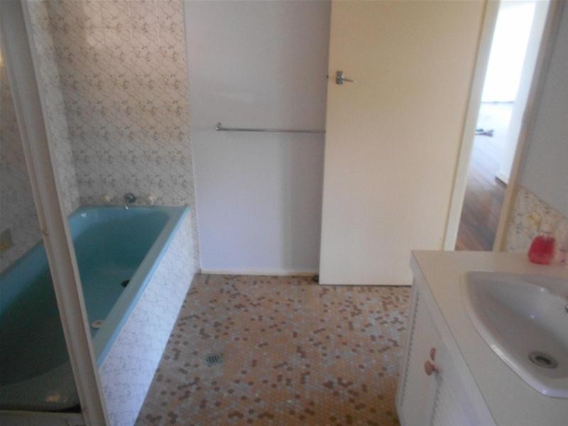 10 Walker Avenue, Peakhurst NSW 2210