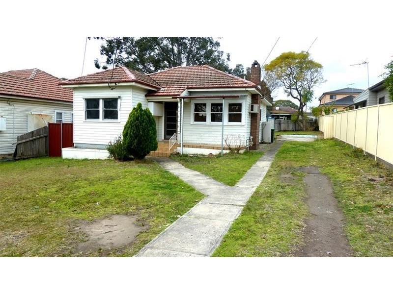 6 Sylvanus Street, Greenacre NSW 2190