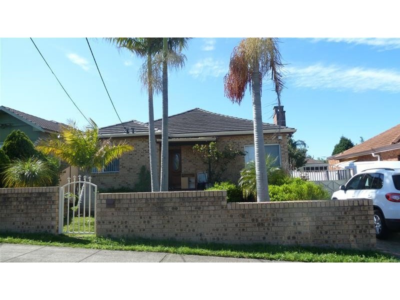 4 Buckland Street, Greenacre NSW 2190