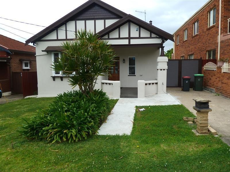 196 Banksia Road, Greenacre NSW 2190