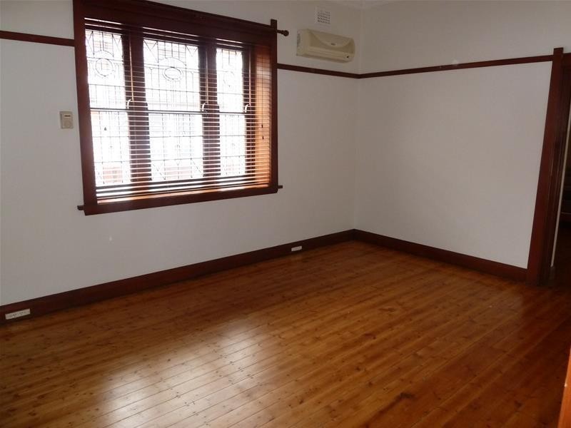 196 Banksia Road, Greenacre NSW 2190