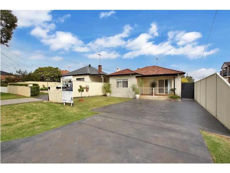 1 Glover Street, Greenacre NSW 2190