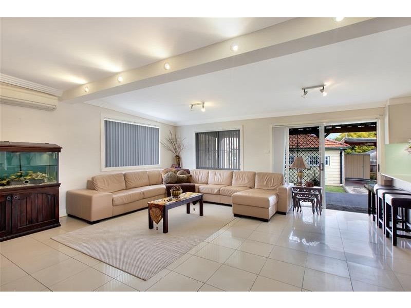 1 Glover Street, Greenacre NSW 2190